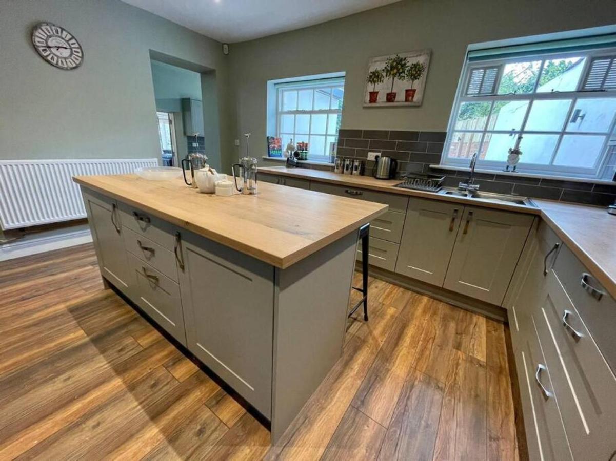 הוילה Lydney House Swaffham Sleeps 22 מראה חיצוני תמונה